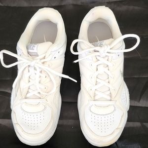 Sale on Nike GDR Tennis shoes